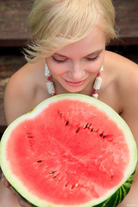 [RylskyArt写真]ID0265 2013-12-10 Feeona - Watermelon--性感提示：私房写真隐约可见紧致紧身骚货妖艳